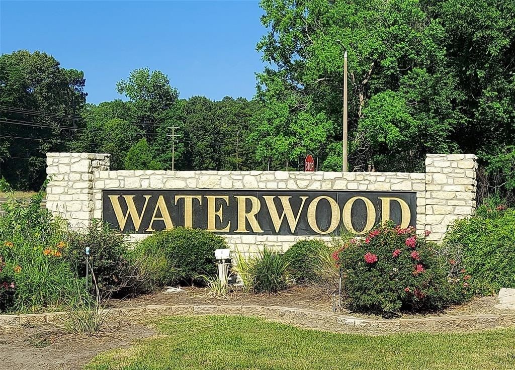 Real estate property located at 20332 St Andrews, San Jacinto, Waterwood Country Club Estate #2, Huntsville, TX, US