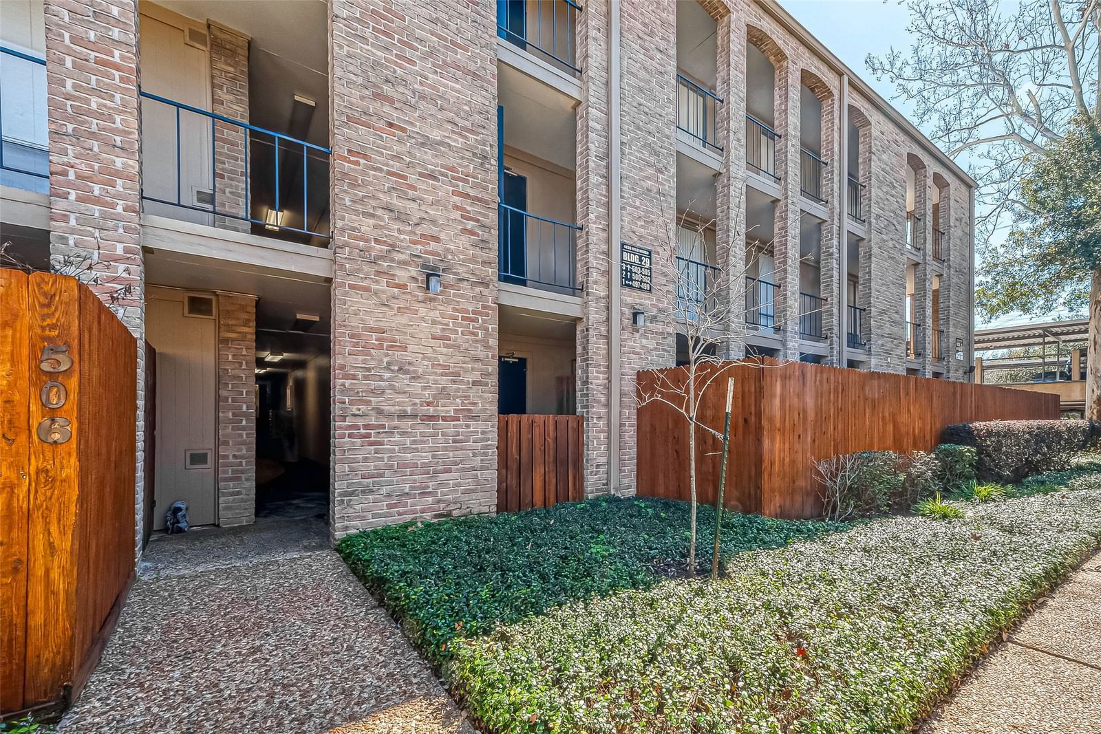 Real estate property located at 4635 Wild Indigo #505, Harris, New Castle At Town Plaza Ph 02, Houston, TX, US