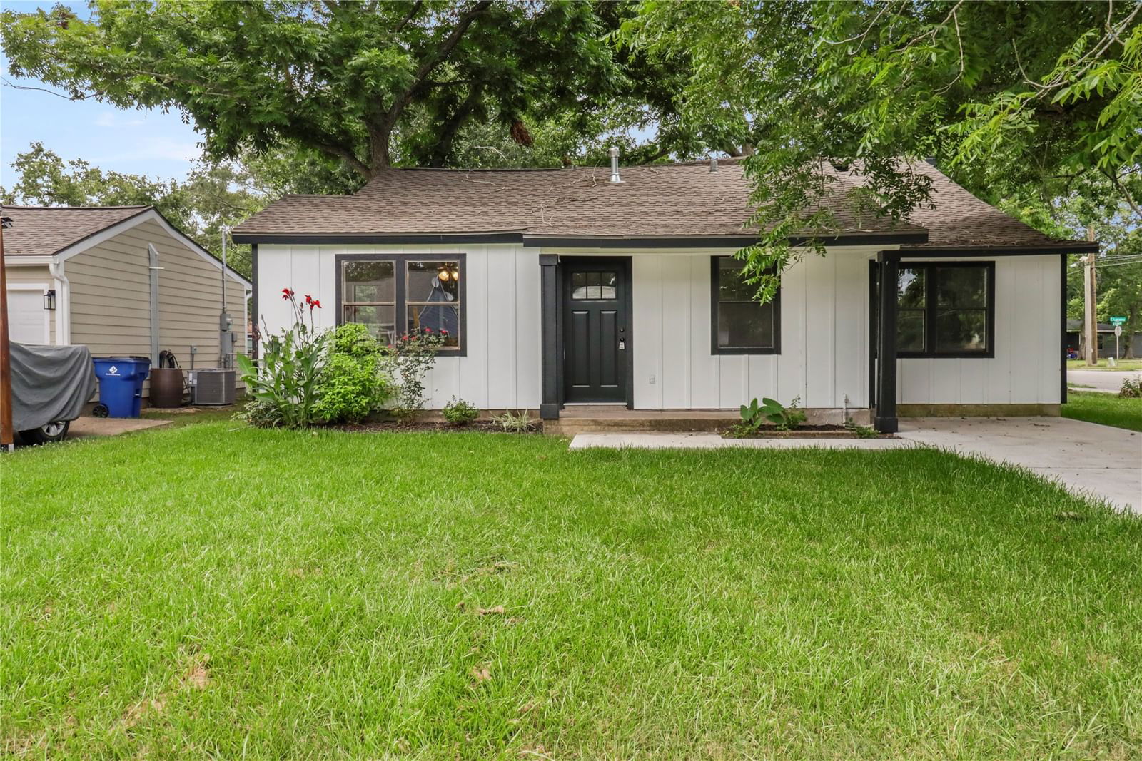 Real estate property located at 600 Lorrain, Brazoria, K & S Plaza Angleton, Angleton, TX, US