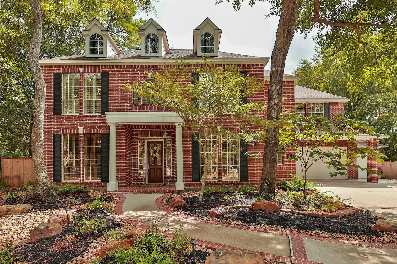 Real estate property located at 2 Edgecliff, Montgomery, The Woodlands, TX, US