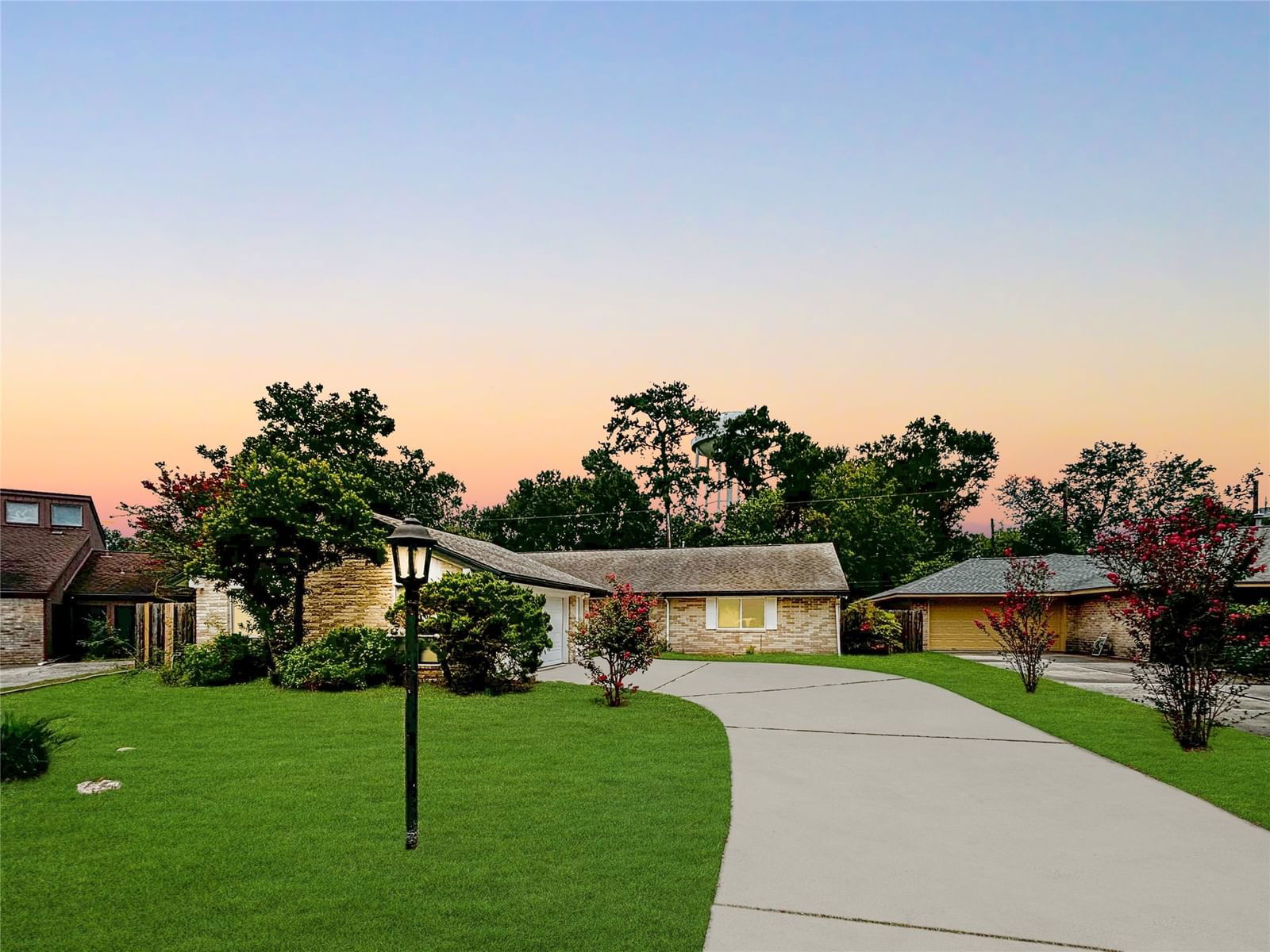 Real estate property located at 16430 York Minster, Harris, Wimbledon Estates & Racq Cl Se, Spring, TX, US