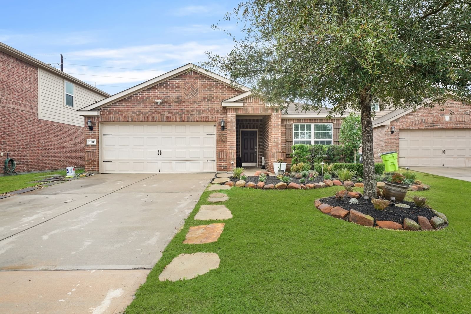 Real estate property located at 5110 Briar Cove, Fort Bend, The Trails At Seabourne Parke Sec 2, Rosenberg, TX, US
