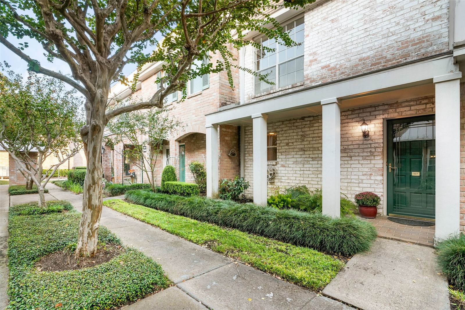 Real estate property located at 2228 Piney Point #107, Harris, Deerwood Gardens Condo, Houston, TX, US