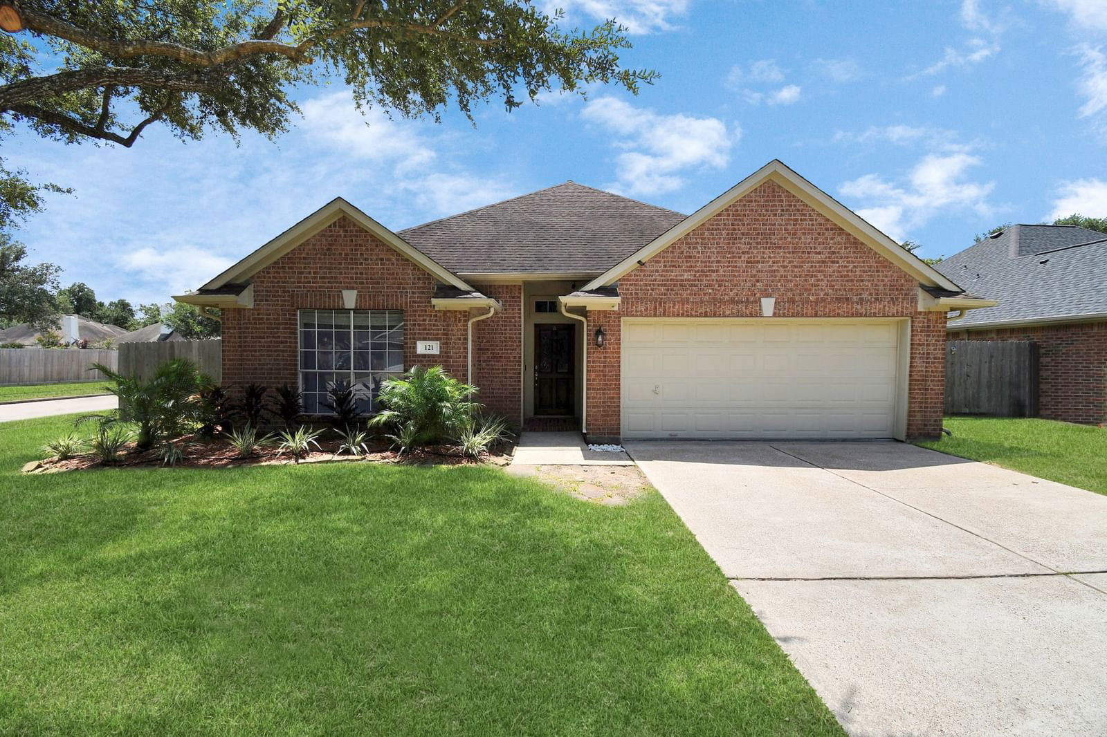 Real estate property located at 121 Briarwood, Galveston, Briarglen Sub 95, League City, TX, US