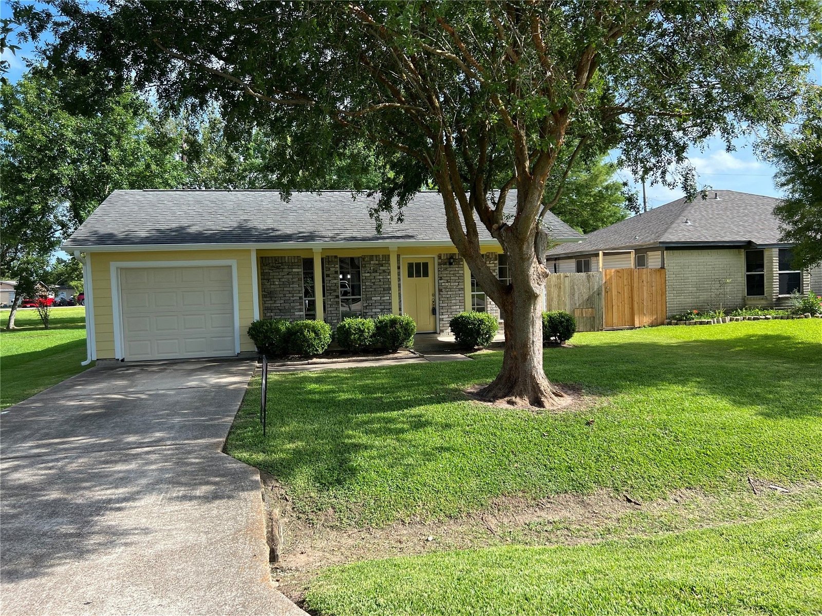 Real estate property located at 10702 Deaf Smith, Harris, La Porte, TX, US