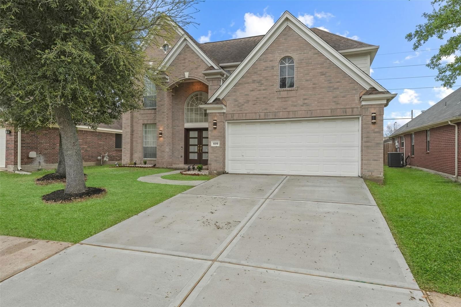 Real estate property located at 6819 Oakbranch Manor, Fort Bend, West Oaks Village Sec 2, Richmond, TX, US