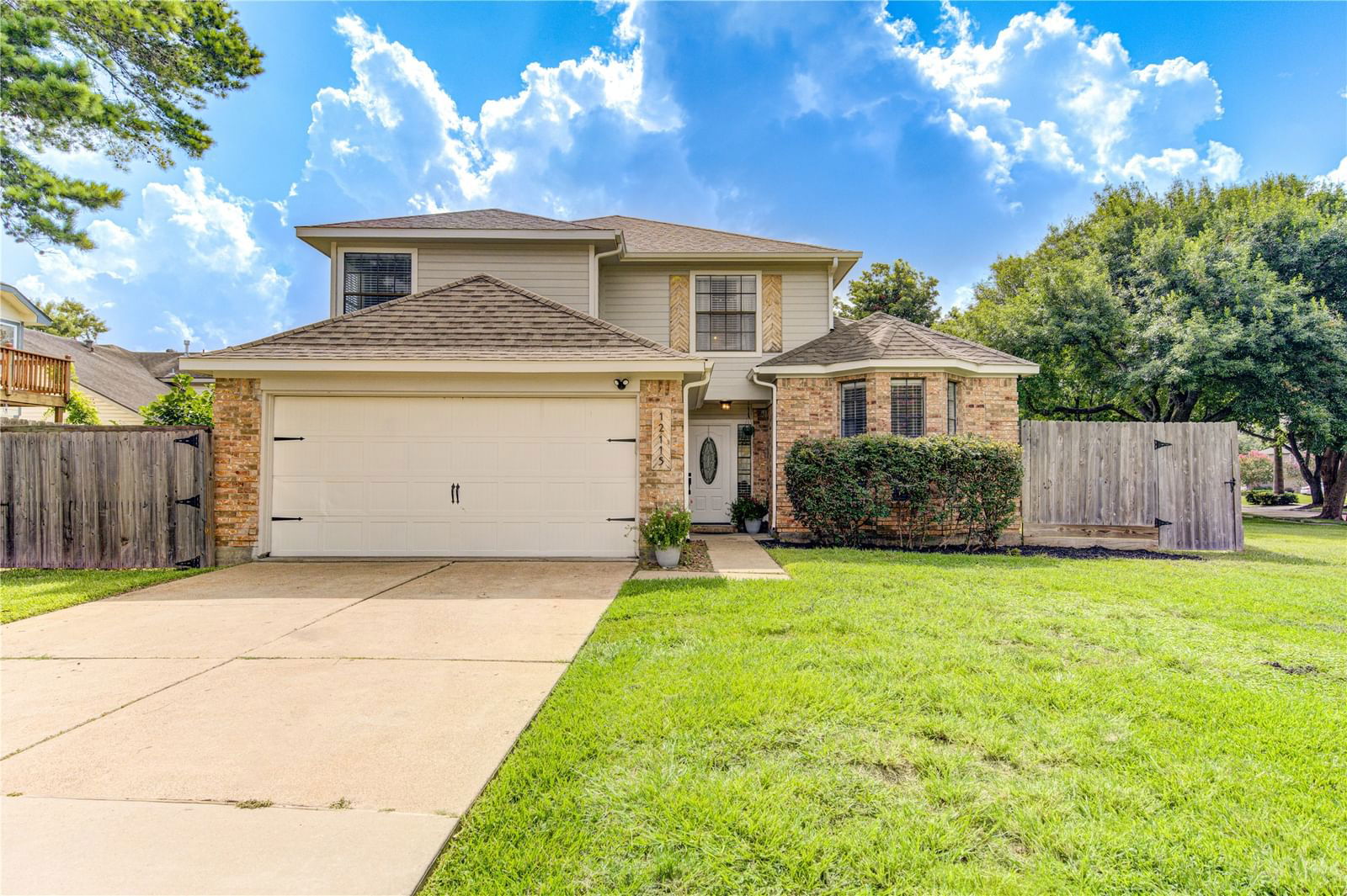 Real estate property located at 12115 Pender, Fort Bend, Meadowglen Sec 2, Meadows Place, TX, US