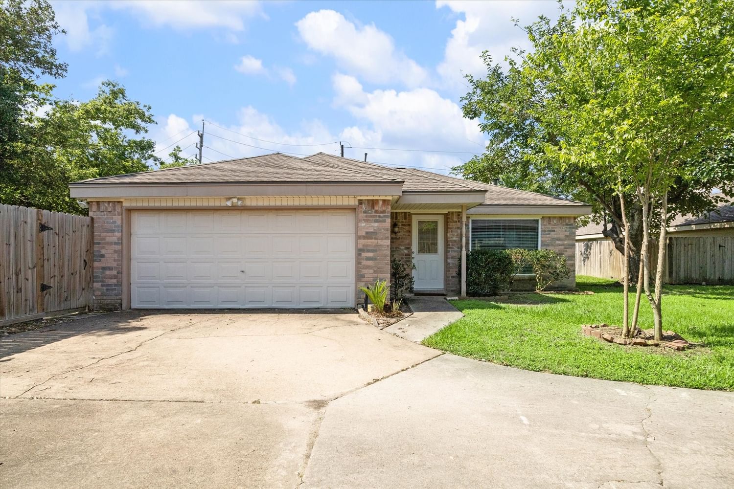 Real estate property located at 11823 Fairhollow, Harris, Spring Meadows Sec 01, Houston, TX, US