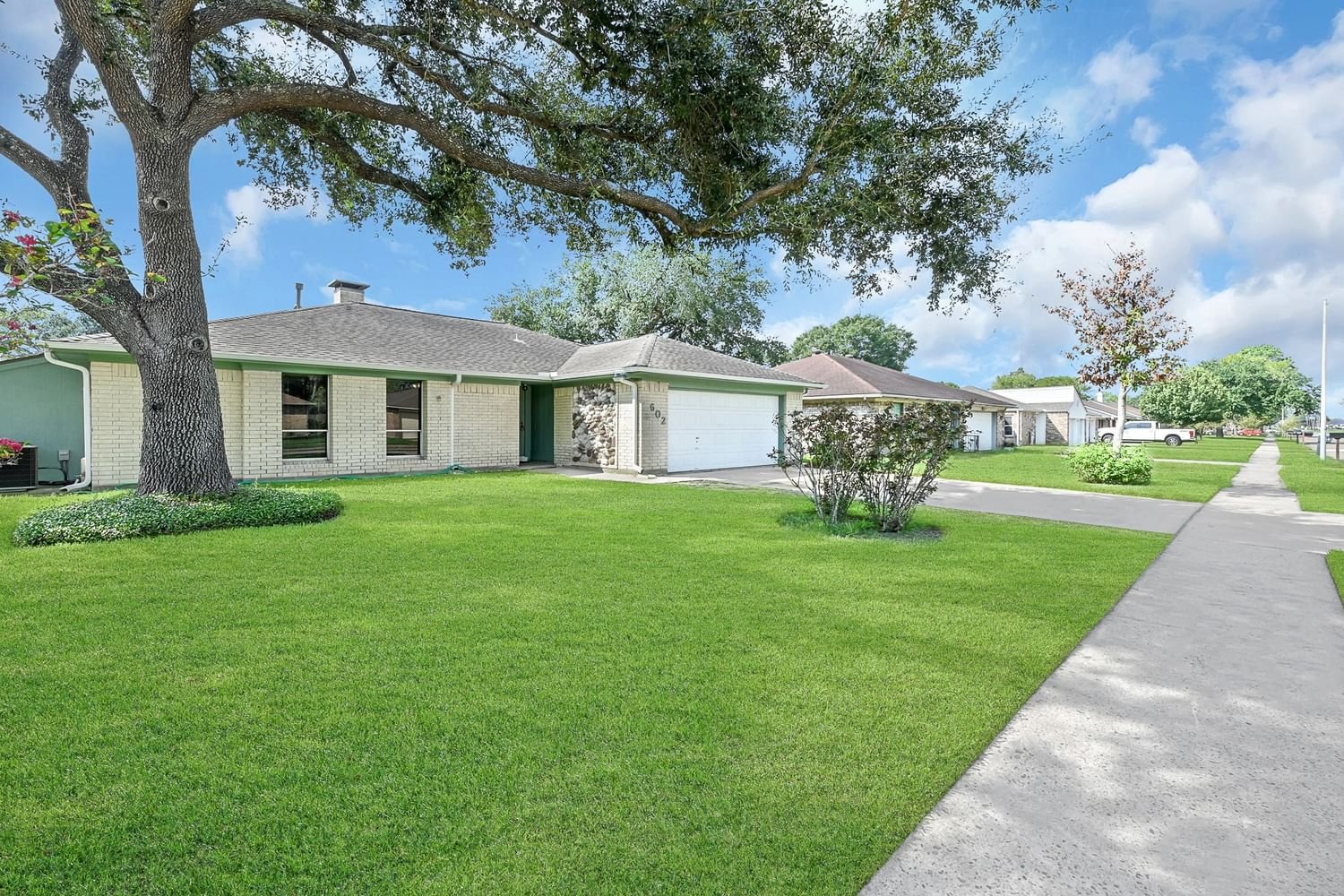 Real estate property located at 602 Lambuth, Harris, Deer Park, TX, US