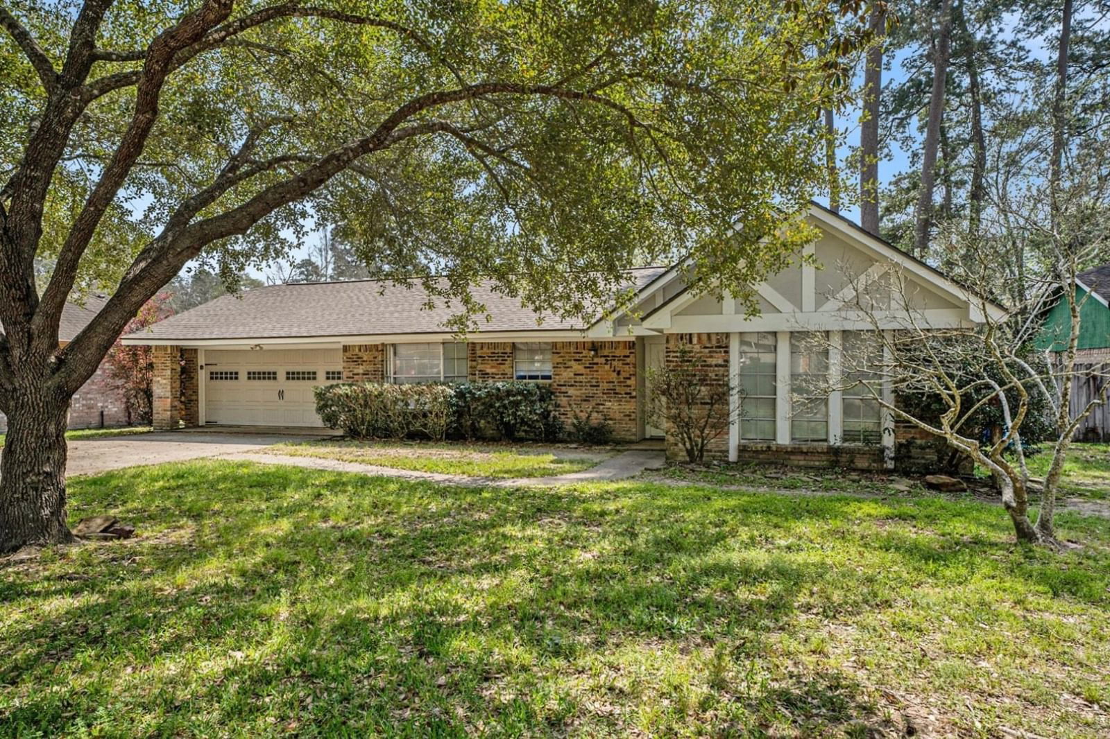 Real estate property located at 2114 Woodway, Montgomery, Woodway Forest, Woodbranch, TX, US