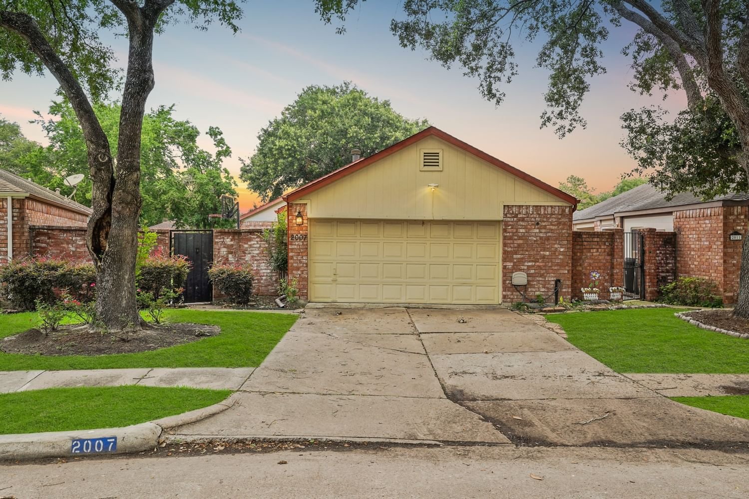Real estate property located at 2007 Barronett, Fort Bend, Barrington Place, Sugar Land, TX, US