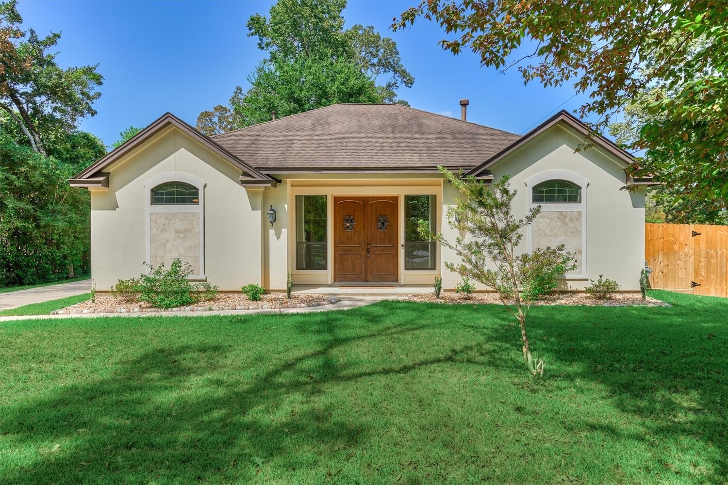 Real estate property located at 2210 Carriage, Montgomery, Conroe, TX, US