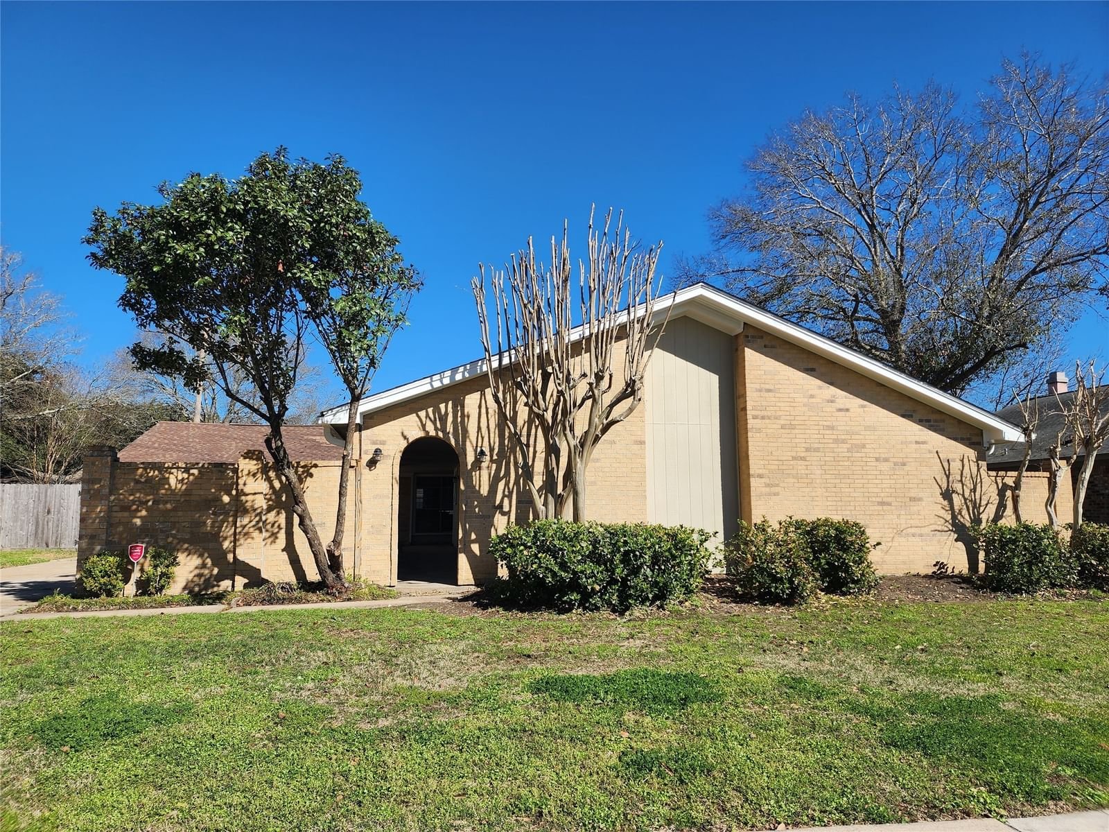 Real estate property located at 904 Friars, Harris, Allenbrook Sec 01, Baytown, TX, US