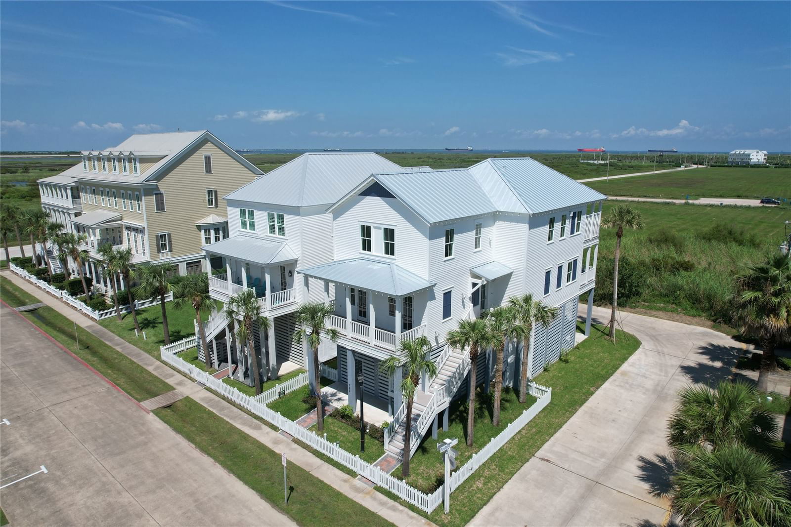 Real estate property located at 742 Positano, Galveston, Beachtown Galveston Village 1, Galveston, TX, US