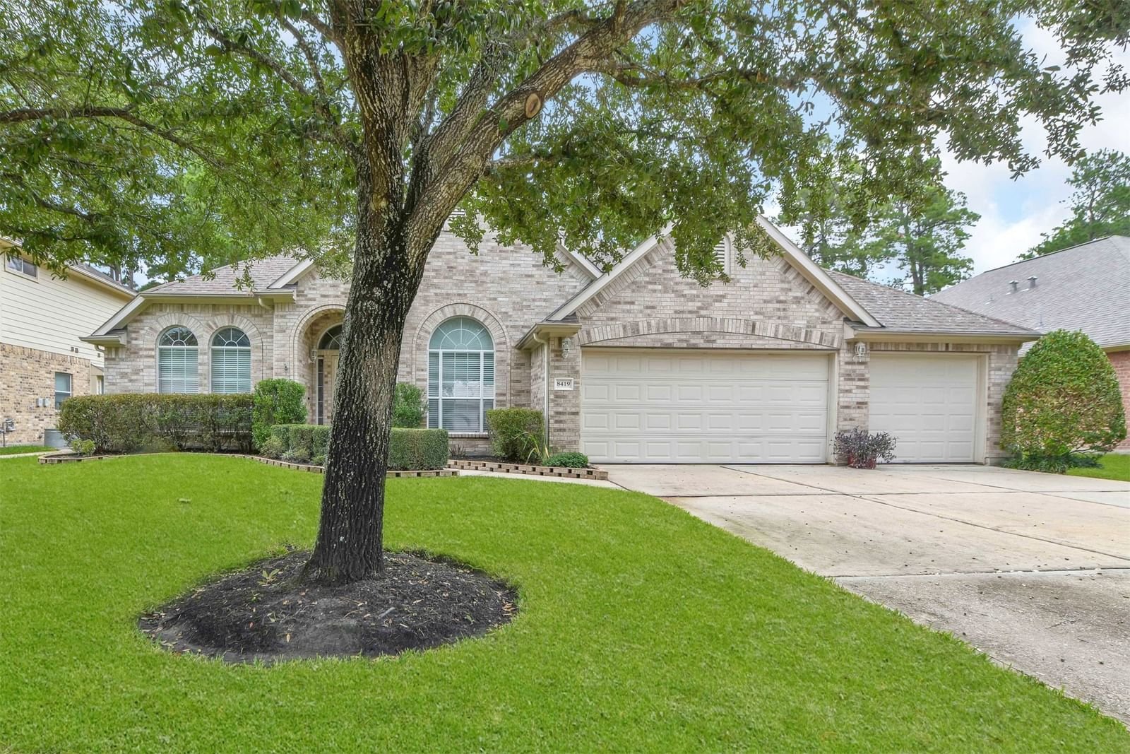 Real estate property located at 8419 Silver Lure, Harris, Walden On Lake Houston Ph 05, Humble, TX, US