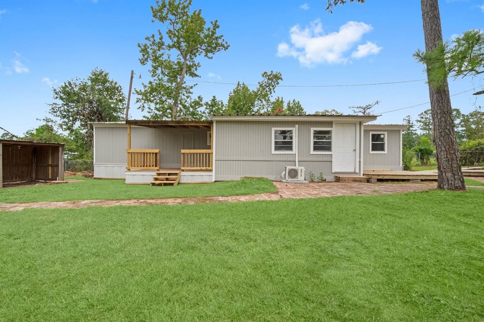 Real estate property located at 904 Yaupon Cove, Polk, Yaupon Cove Mobile Home Sectio, Onalaska, TX, US