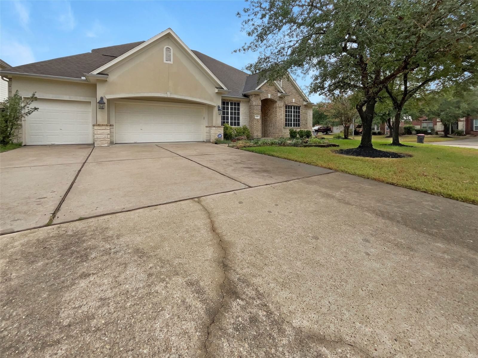 Real estate property located at 14206 Chapel Hollow, Harris, Northlake Forest Sec 06, Cypress, TX, US