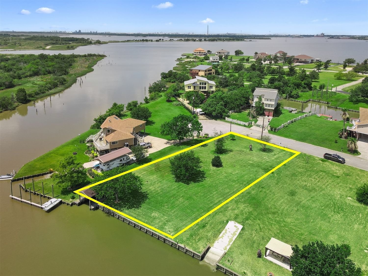 Real estate property located at 222 Rue Orleans, Harris, Baytown, TX, US