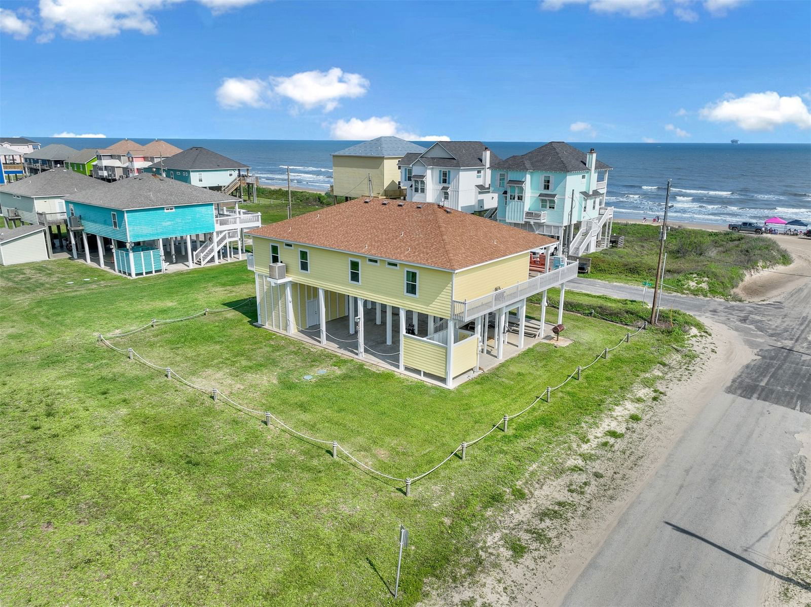 Real estate property located at 820 O'Neal, Galveston, Blue Water 1, Crystal Beach, TX, US