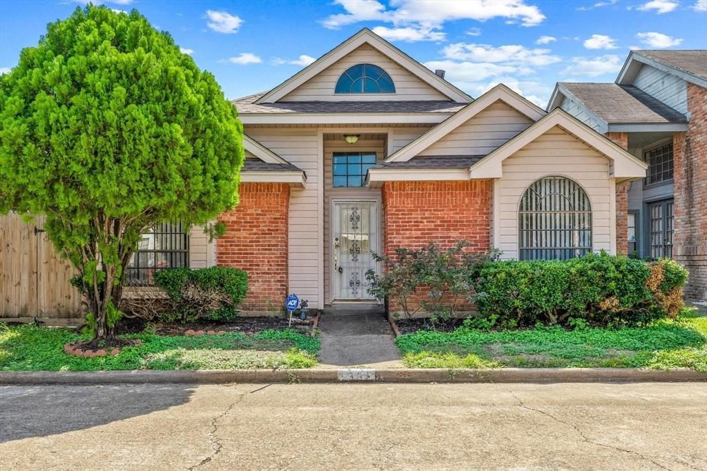 Real estate property located at 13819 Purplemartin St, Harris, Beechnut Park, Houston, TX, US