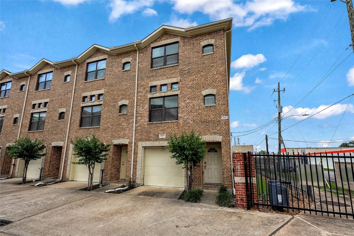 Real estate property located at 2710 Hullsmith #901, Harris, Contemporary Westheimer Twnhse, Houston, TX, US