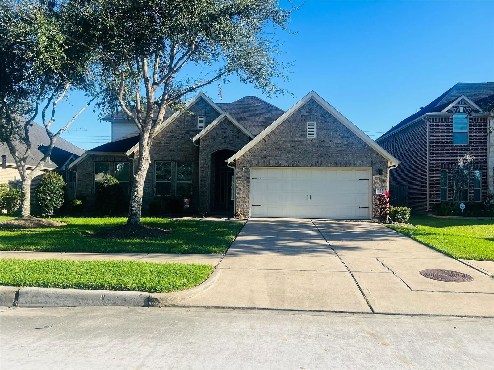 Real estate property located at 2125 Mooncrest, Harris, Lake at Golfcrest Sec 2, Houston, TX, US