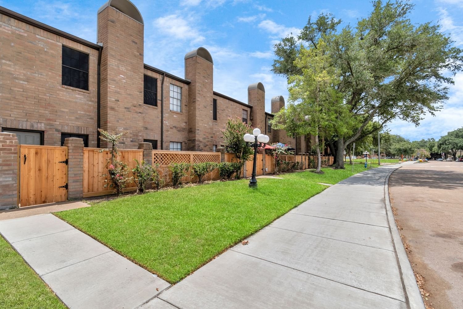 Real estate property located at 9850 Pagewood #105, Harris, Westchase Forest Condo Ph 01, Houston, TX, US