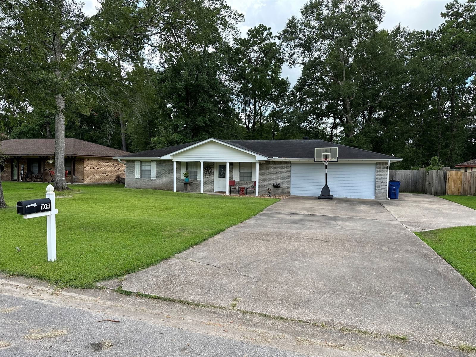 Real estate property located at 109 Pinecrest, Hardin, Pinecrest Sec I, Silsbee, TX, US