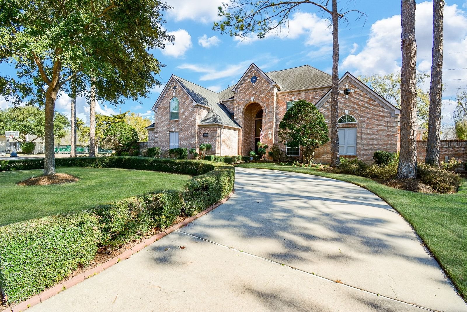 Real estate property located at 903 Bayou Parkway, Harris, Oaks of Parkway, Houston, TX, US