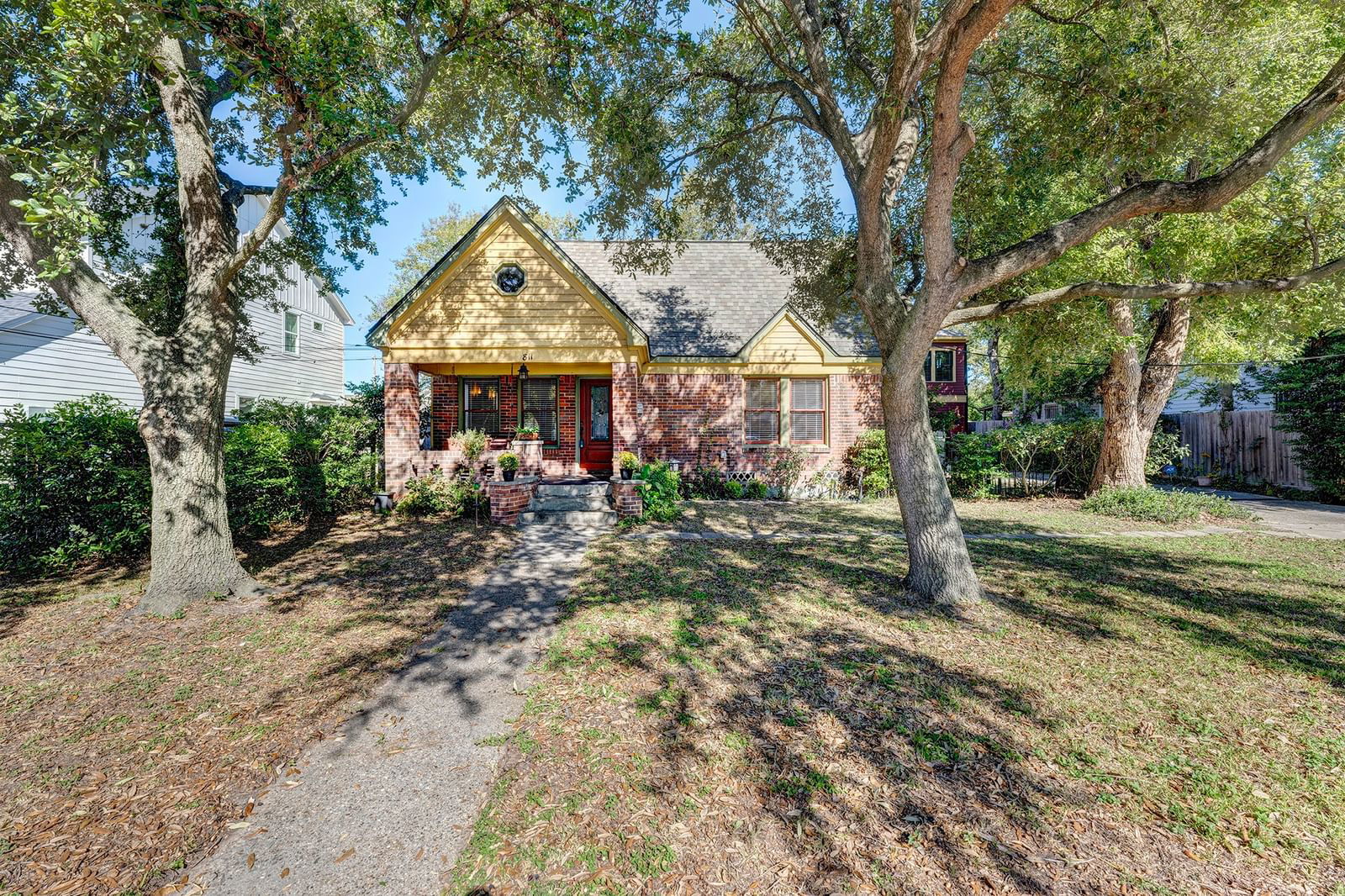 Real estate property located at 811 Avenue Of Oaks, Harris, Lindale Park, Houston, TX, US