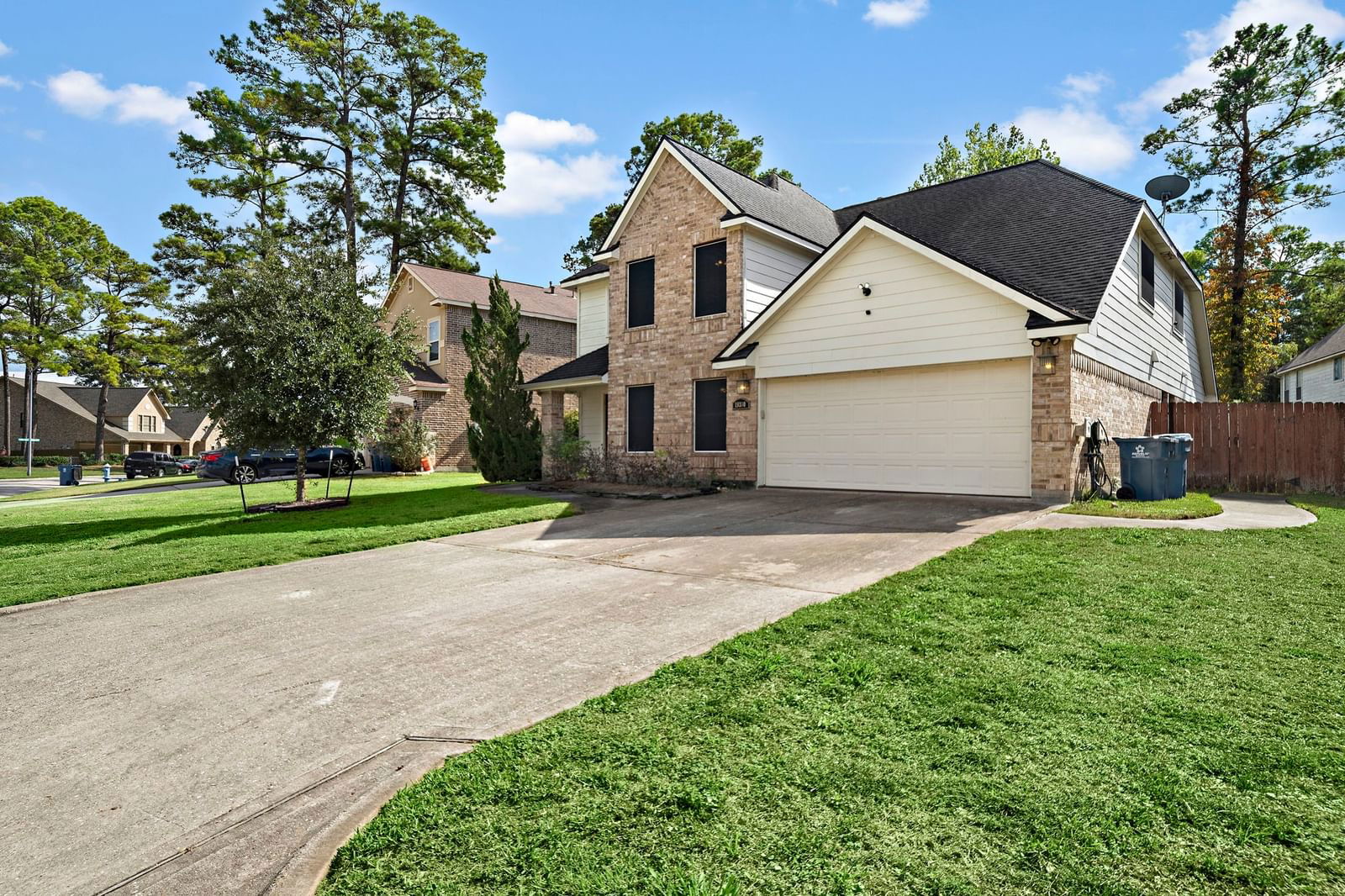 Real estate property located at 19330 Hikers Trail, Harris, Walden Lake Houston Olympic Village, Humble, TX, US