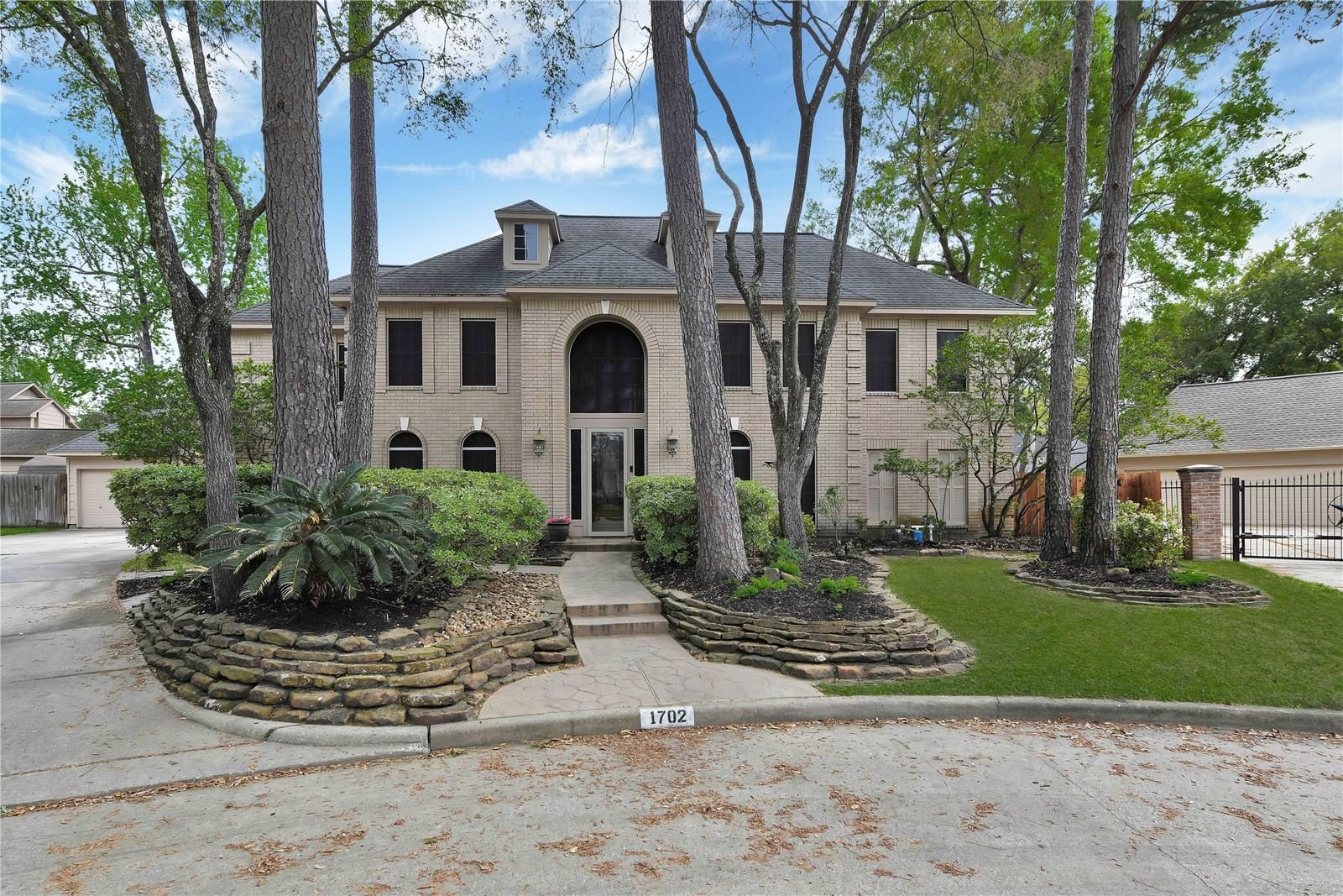 Real estate property located at 1702 Dewberry Brook Court, Harris, Kings Point, Kingwood, TX, US