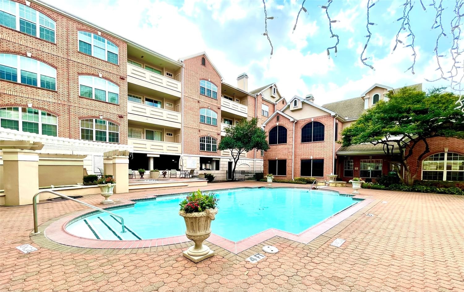 Real estate property located at 2111 Welch A128, Harris, Renaissance At River Oaks, Houston, TX, US