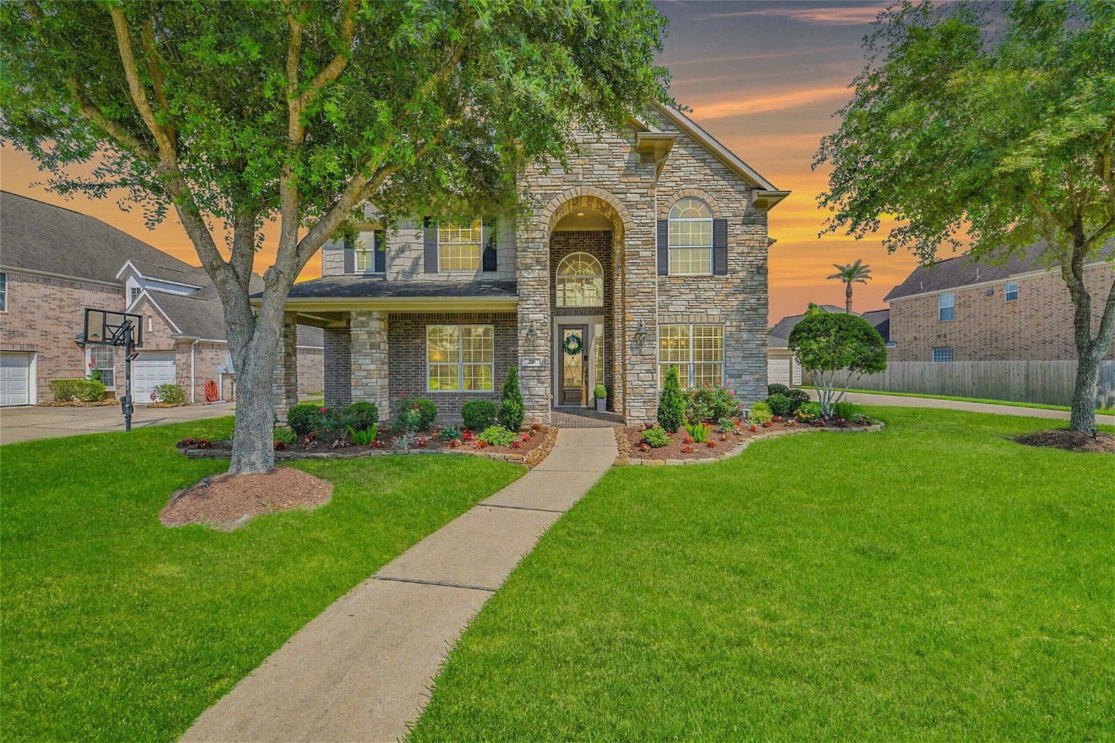 Real estate property located at 216 Mesquite Falls, Galveston, Friendswood, TX, US