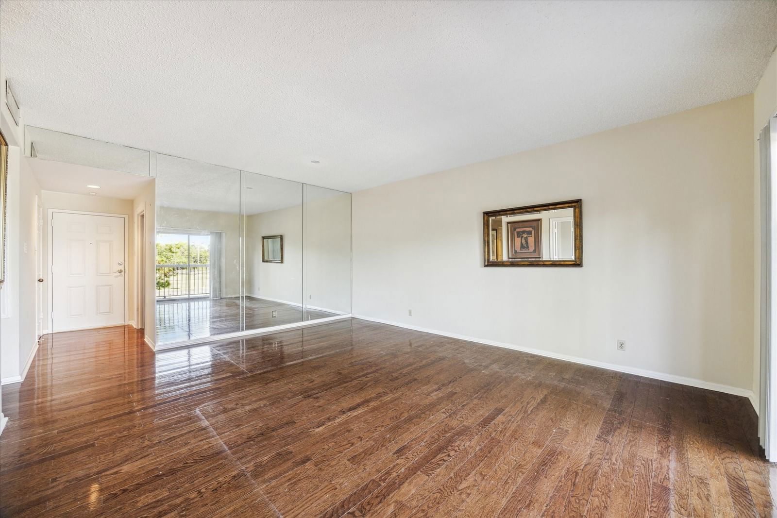 Real estate property located at 661 Bering #301, Harris, Woodway Place Atrium Condo, Houston, TX, US