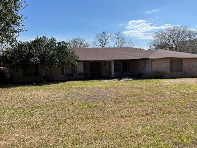 Real estate property located at 16 Encino Loma, Bee, Conolys Encino Loma Add, Beeville, TX, US