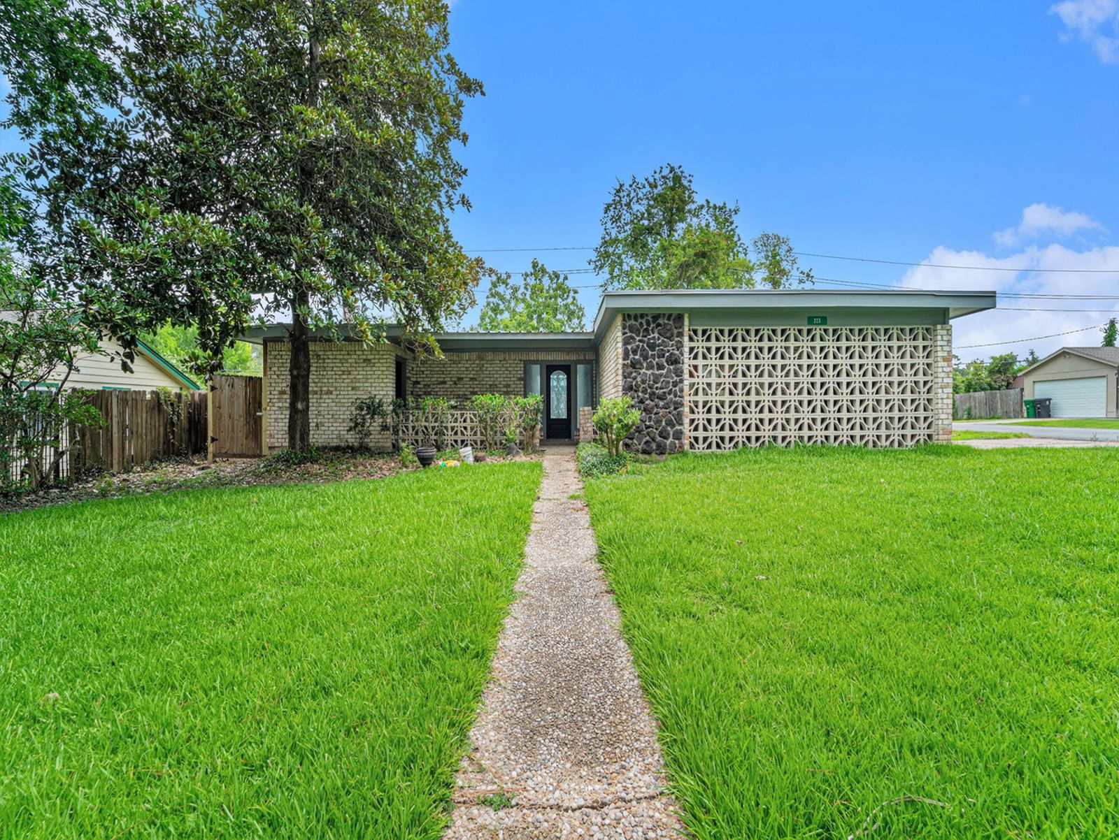 Real estate property located at 223 Fir Ridge, Harris, Lakewood Heights Sec 02, Houston, TX, US