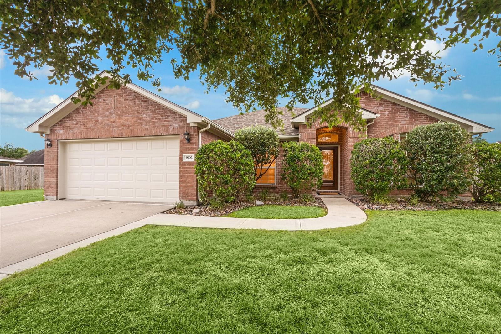 Real estate property located at 1802 Grandoak, Brazoria, Oakbrook Estates Sec 6, Pearland, TX, US