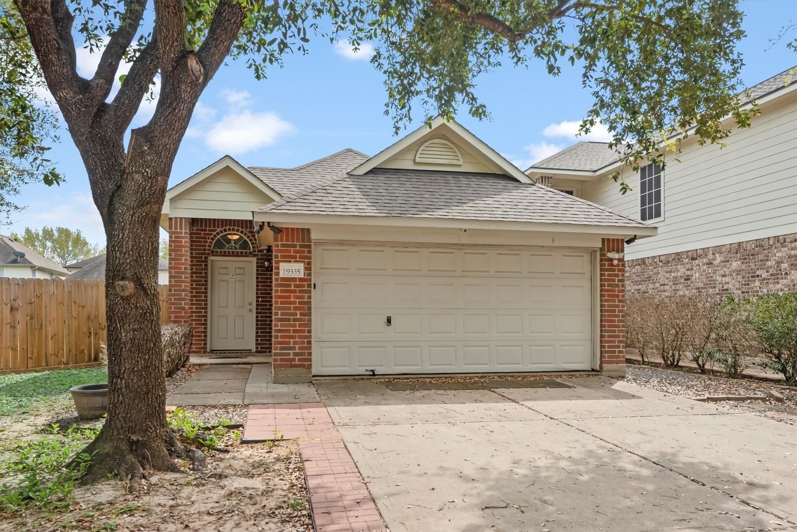 Real estate property located at 19335 Strathmore Place, Harris, Strathmore Park, Katy, TX, US