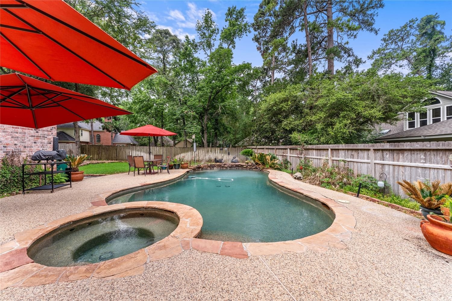 Real estate property located at 19 Tree Crest, Montgomery, Wdlnds Village Indian Sprg 01, The Woodlands, TX, US