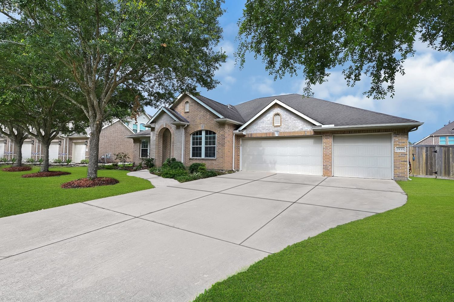 Real estate property located at 2111 Bayou Cove, Galveston, Magnolia Creek Sec 8 2008, League City, TX, US