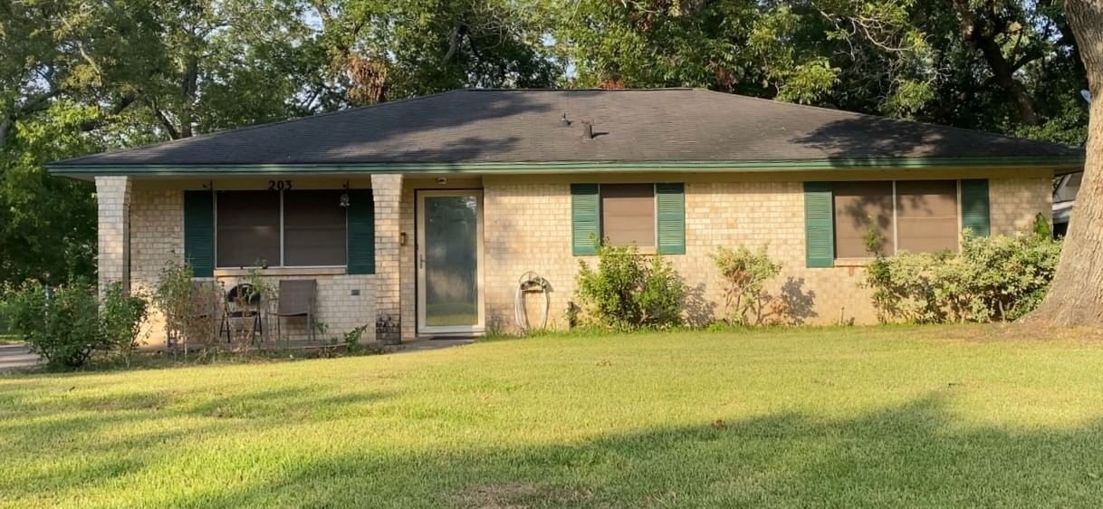 Real estate property located at 203 Cannon, Brazoria, Clute, TX, US