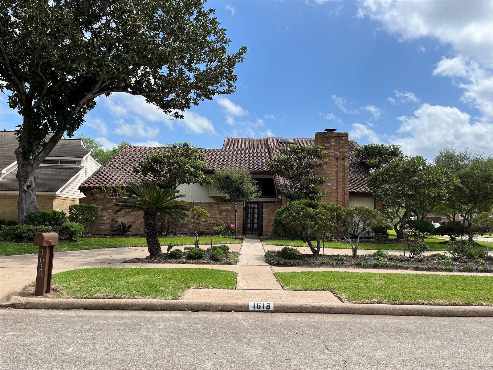 Real estate property located at 1618 Creekside, Fort Bend, Sugar Land, TX, US