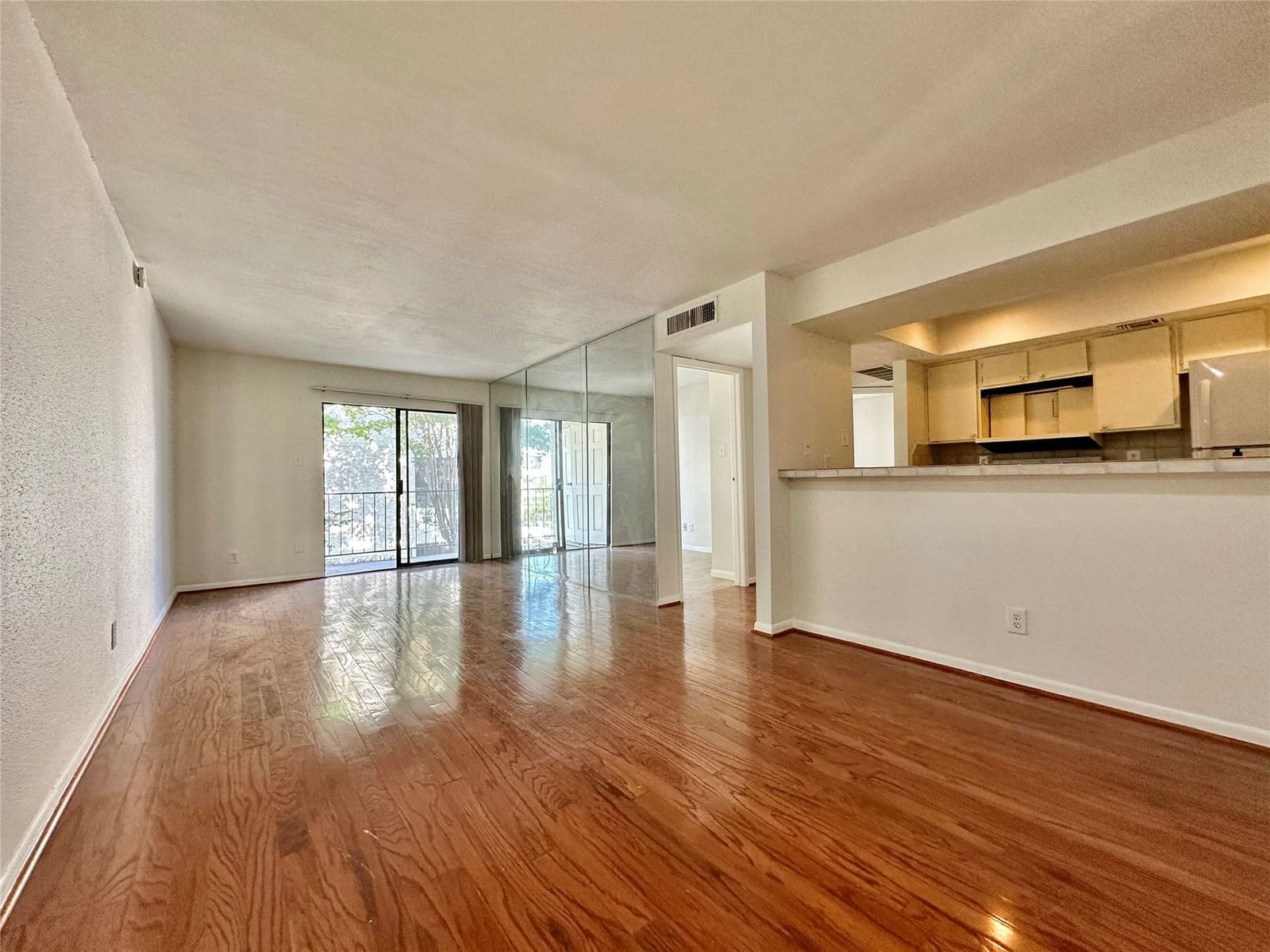 Real estate property located at 2832 Bartell #26, Harris, Hearthwood 02 Condo Ph 04, Houston, TX, US