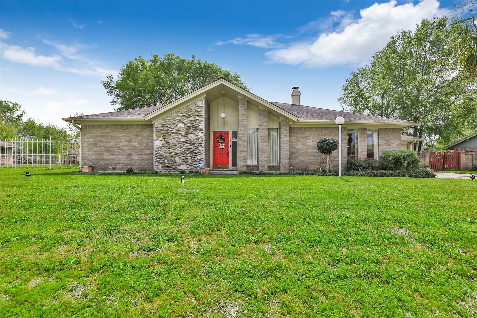 Real estate property located at 609 Red Oak, Harris, Arcadian Gardens Sec 03, Crosby, TX, US