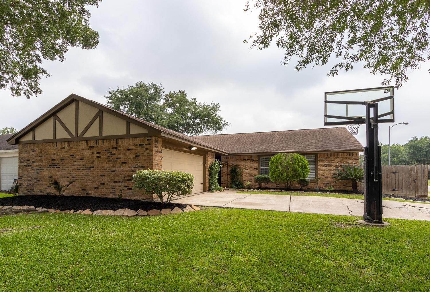 Real estate property located at 17602 Point Comfort, Harris, Heritage Park Sec 05, Webster, TX, US