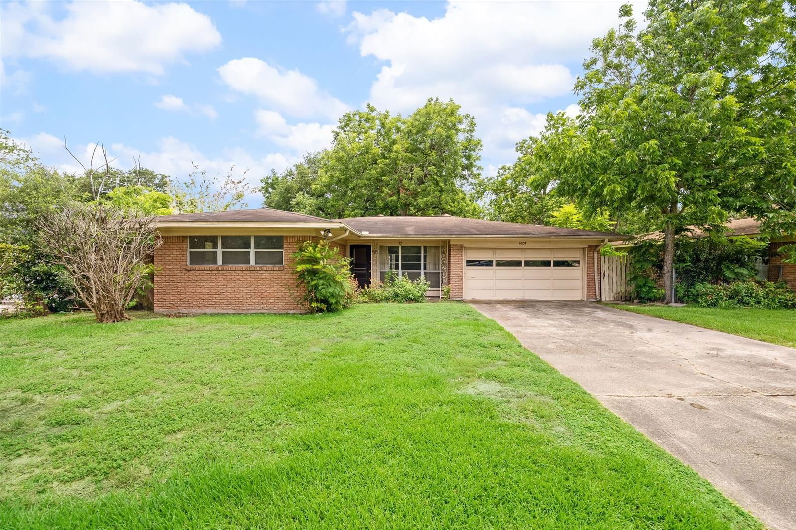 Real estate property located at 6837 Bellaire, Harris, Sharpstown Sec 01, Houston, TX, US