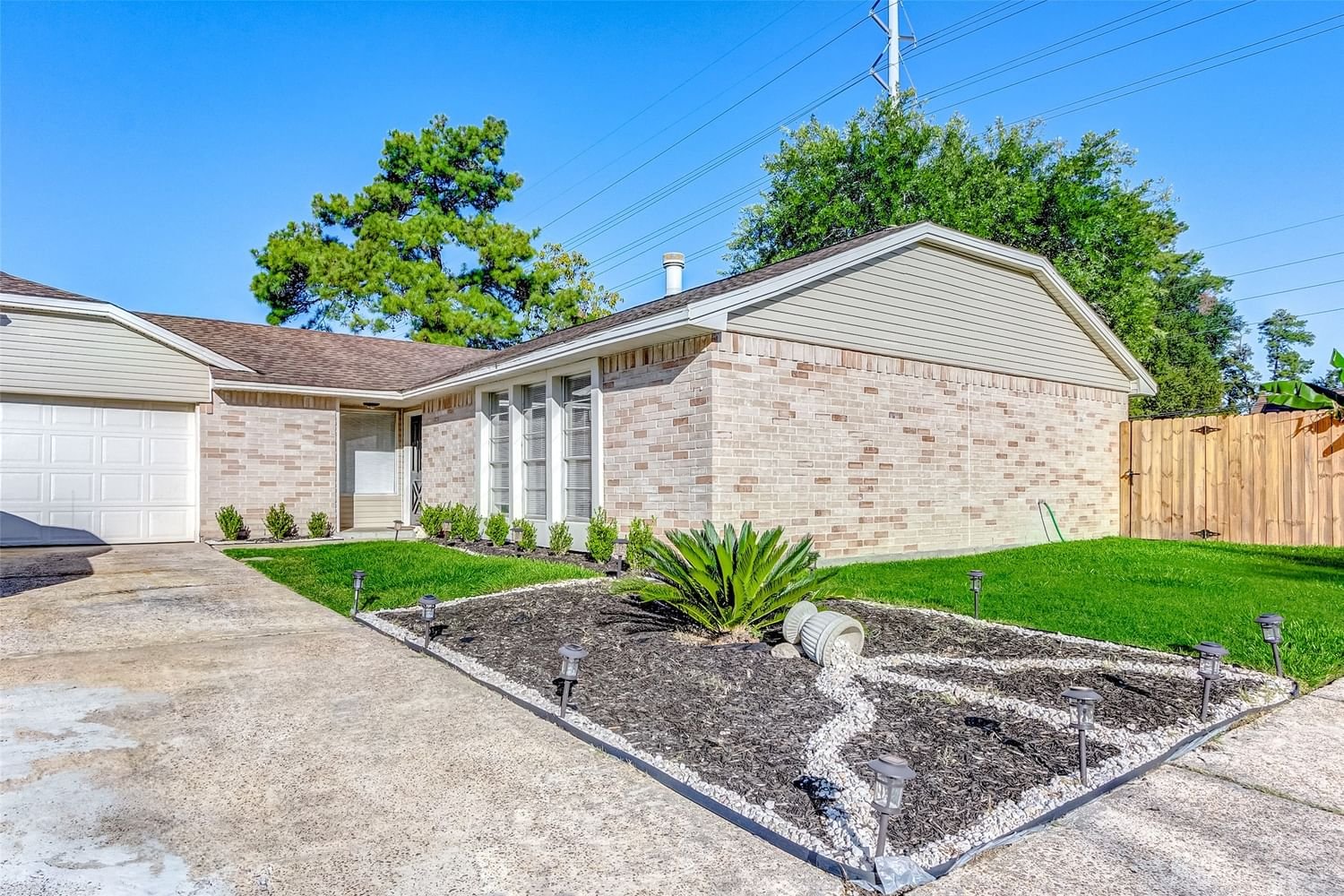 Real estate property located at 8223 Swan Meadow, Harris, Kenswick Sec 02, Humble, TX, US