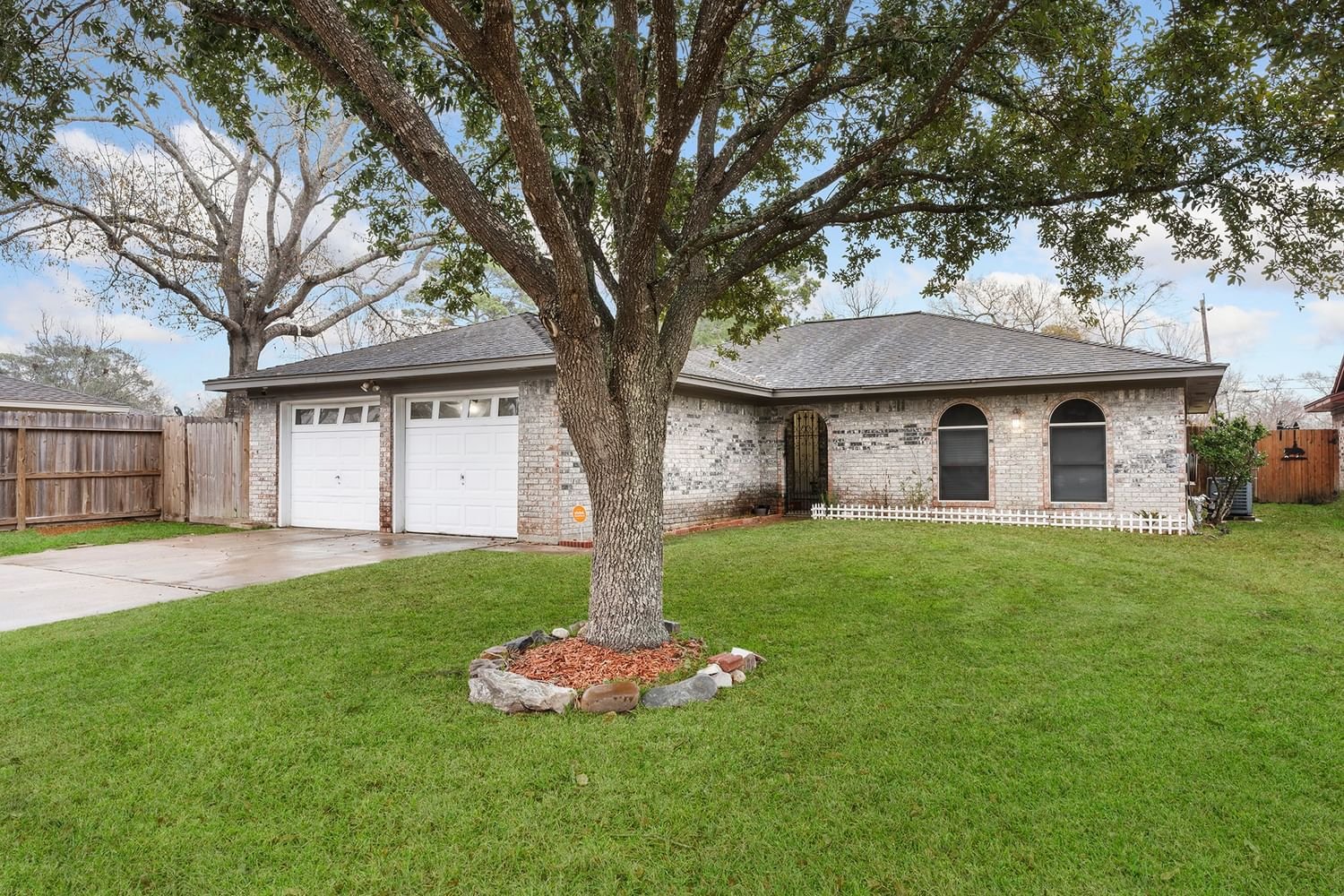 Real estate property located at 4209 Queenswood, Harris, Kings Bend Sec 02 Rep, Baytown, TX, US