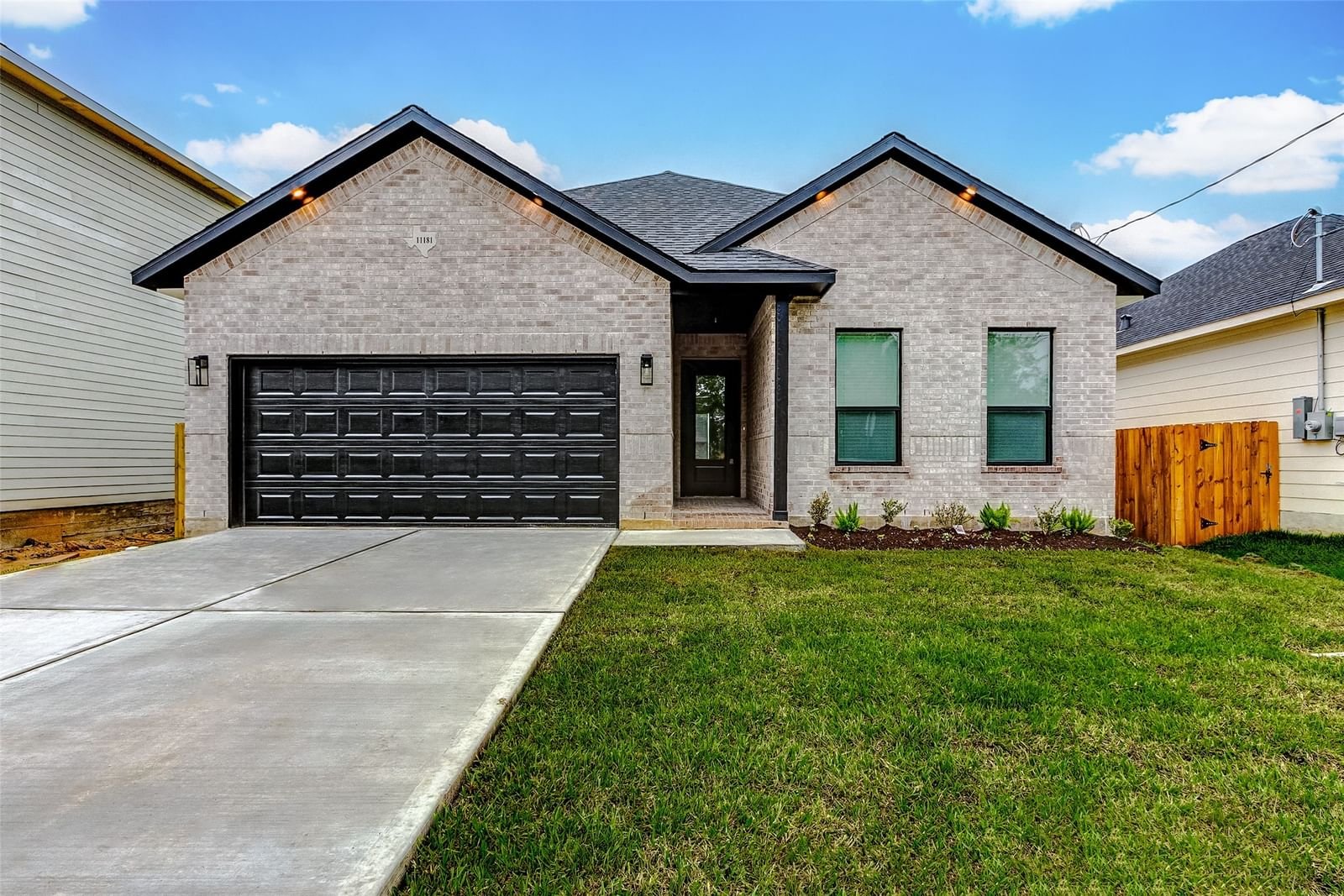 Real estate property located at 11181 N L, Harris, Lomax, La Porte, TX, US